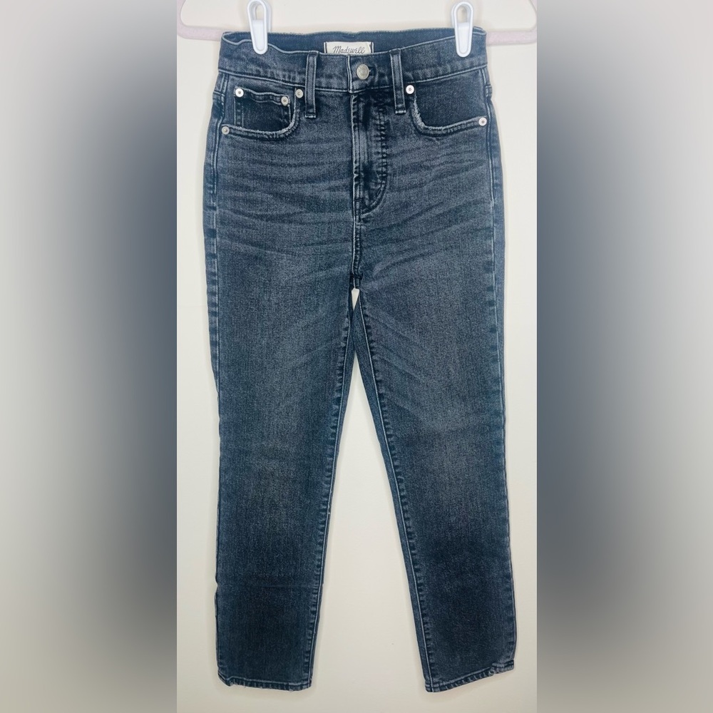 Madewell High-Rise Slim Straight Jeans in Dark Wash Black